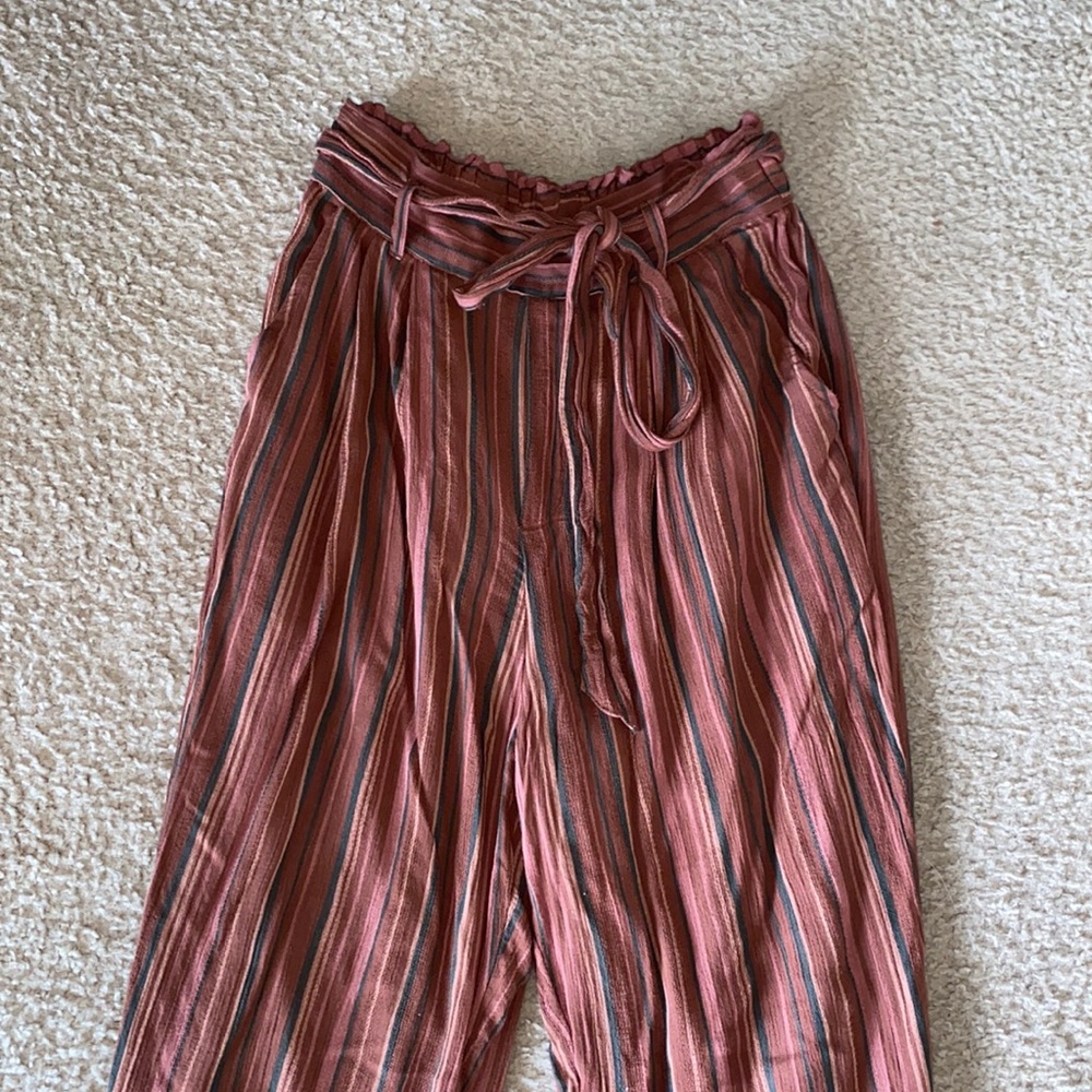 Flowy and stretchy American Eagle pants.
